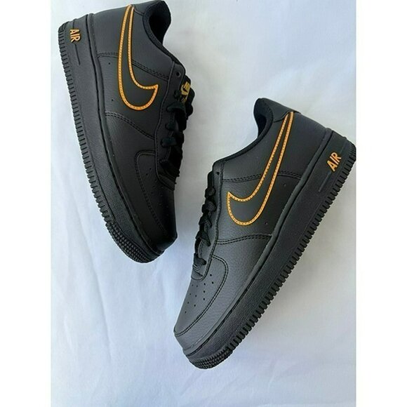 7Y I FITS 9 WOMEN'S  NIKE AIR FORCE 1 LOW IF6158-001 BLACK ORANGE - Picture 1 of 8